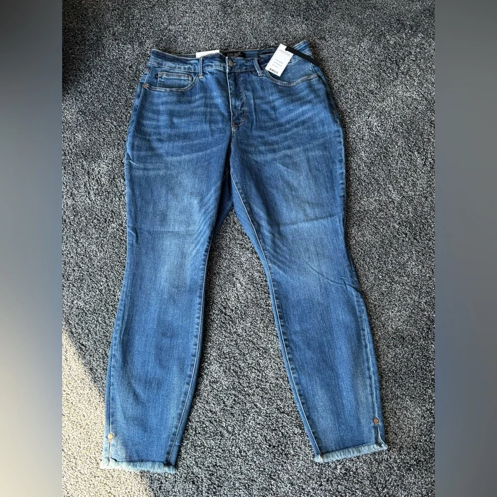 Judy Blue Mid Wash Straight Leg Women's Jeans - Picture 1 of 4